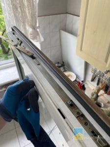 Чистка оконной фурнитуры