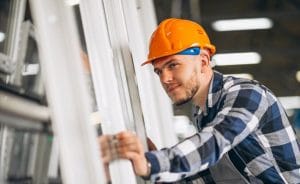 Чому вікна від забудовника зазвичай потрібно ремонтувати, а іноді і замінювати?